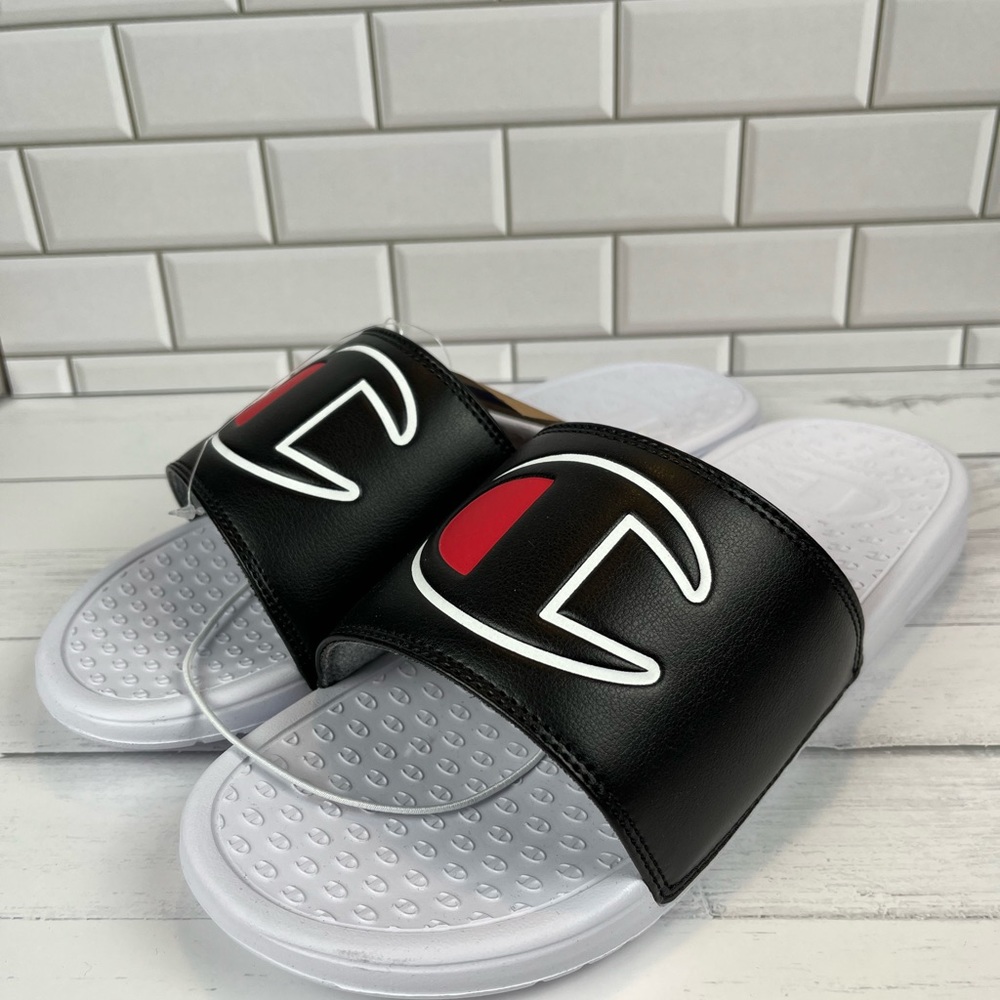 Champion  Size:9  Mens BLK/WHT  Logo Slide/Sandal  Light and Airy Super Cute